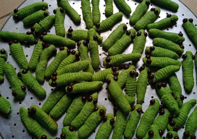 Kue semprit Caterpillars