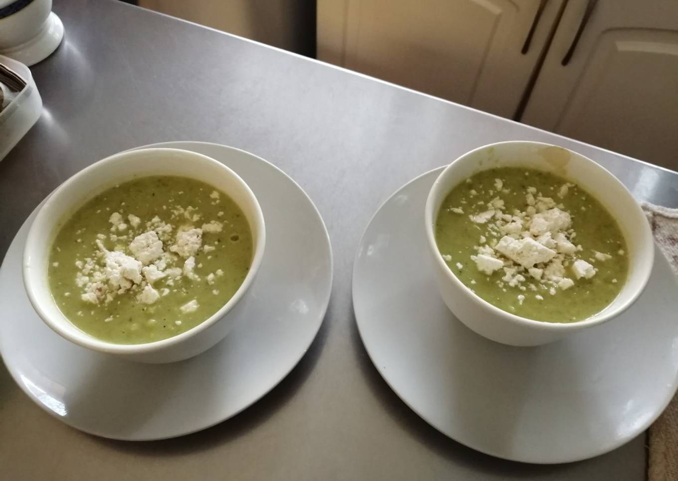 Sopa cremosa de calabacitas y elotes