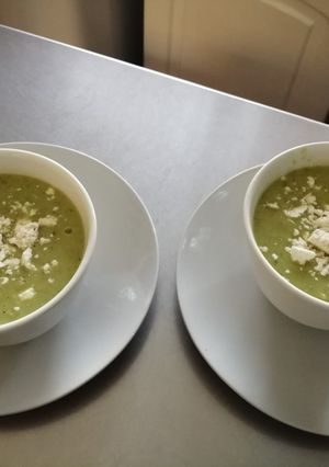 Una foto de Sopa cremosa de calabacitas y elotes