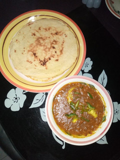 A picture of Indian roti with potatoes soup.