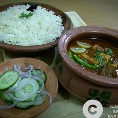 A picture of Arvi gosht with bhagaray rice.