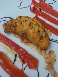 Una foto de Croissant de carne con pimiento asado