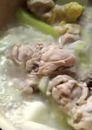 佛手瓜無骨雞腿湯 清熱解火除濕消暑 的食譜成品照片
