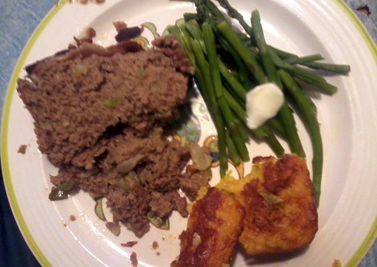 Steps to Prepare Homemade Tender and Juicy Meatloaf  (mama db)
