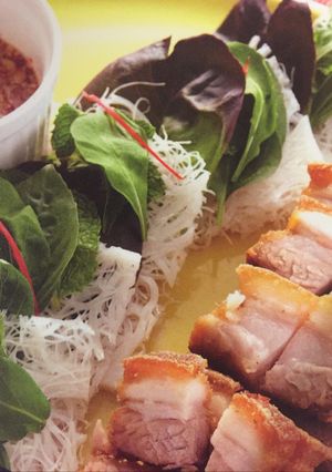 รูปของ เส้นหมี่หมูกรอบ