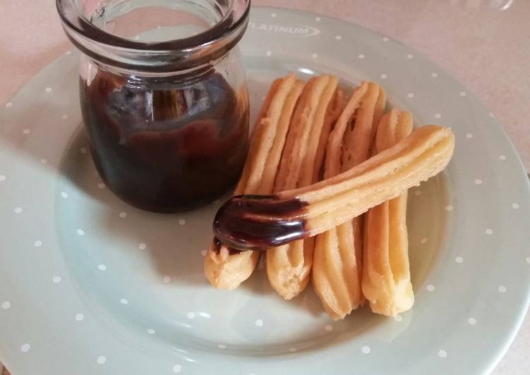 Hasil gambar untuk gambar churros dan saus coklat