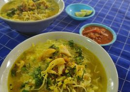 Soto kuah kuning tanpa santan