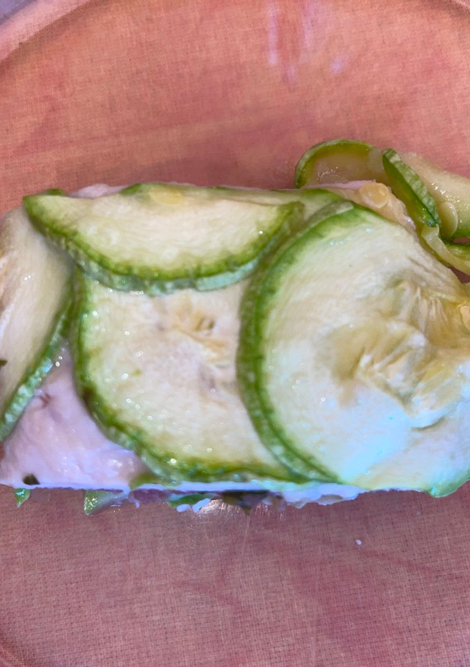 Una foto de Rollo de calabacín y pollo