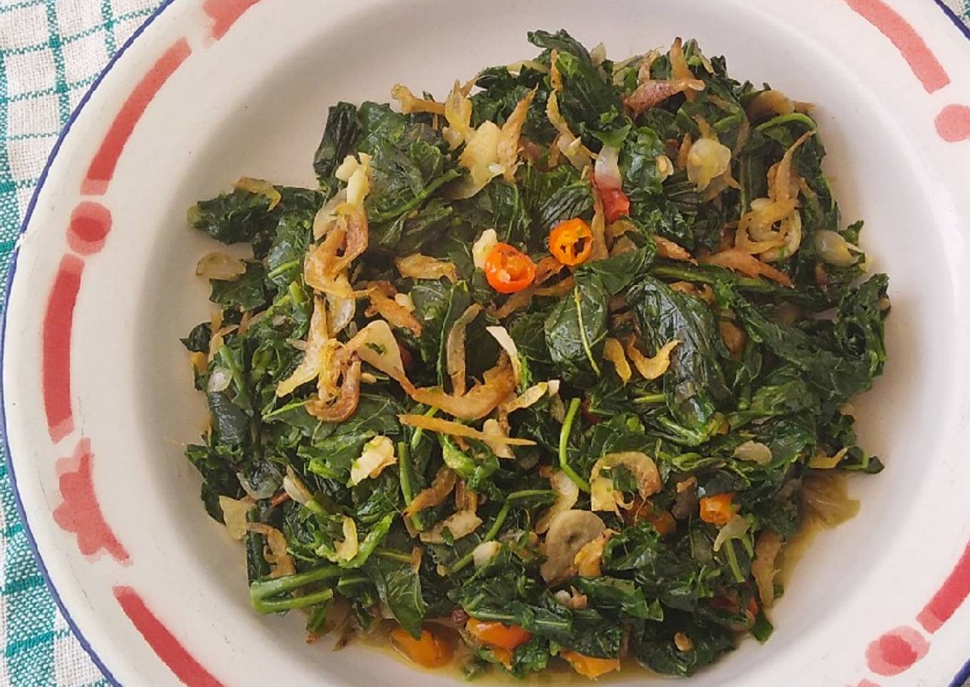 Tumis daun singkong udang rebon