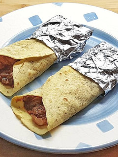 Una foto de Fajitas de Trigo y Maíz con Pollo con verduras agridulces