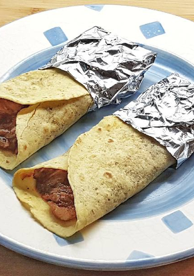Una foto de Fajitas de Trigo y Maíz con Pollo con verduras agridulces