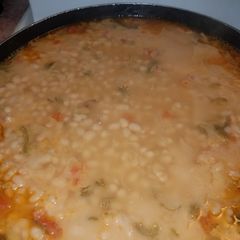 A picture of White navy beans.
