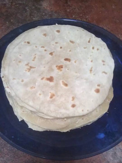 Una foto de Tortilla de harina blanca