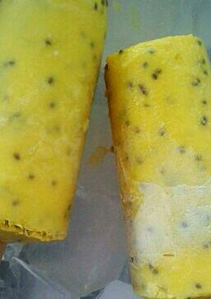 Una foto de Helado Cremoso de Mango, Mandarina y Chía