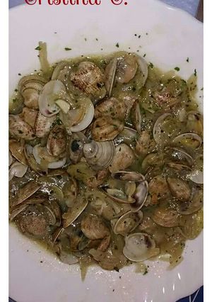 Una foto de Almejas a la marinera