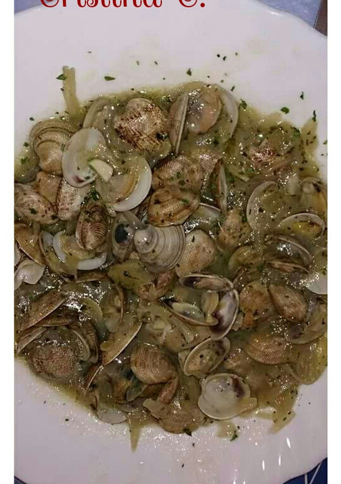 Una foto de Almejas a la marinera