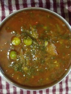 पालक मटार भाजी (Palak Matar Bhaji Recipe In Marathi) रेसिपी चे मुख्य फोटो