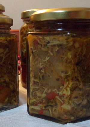 Una foto de Escabeche de pollo y verduras 