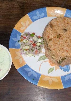 A picture of Tawa Pulav with Haryali Raita.