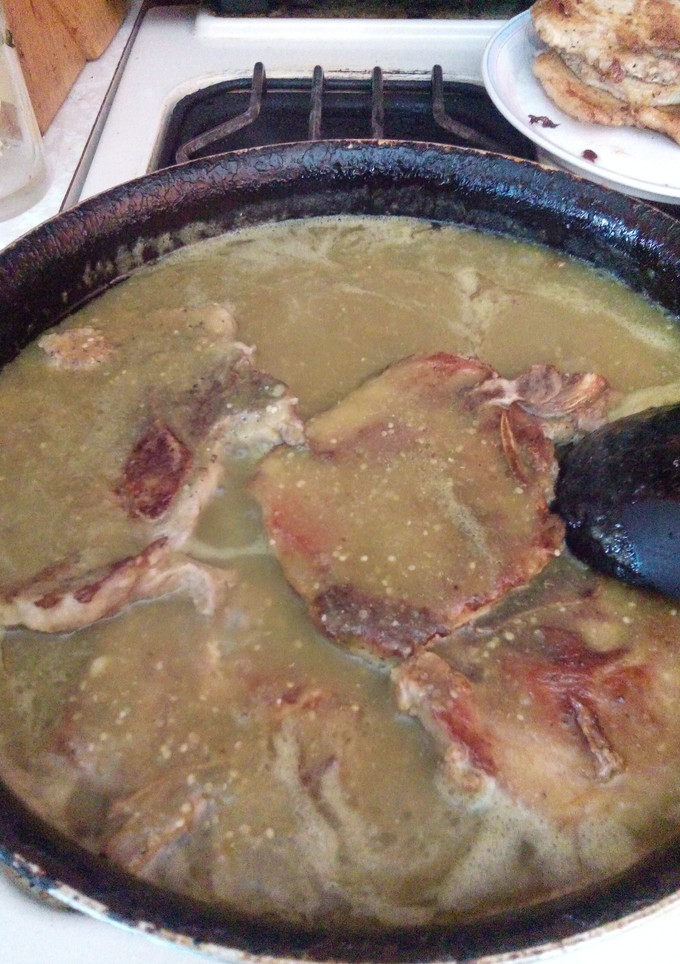 Una foto de Chuletas de cerdo en salsa verde