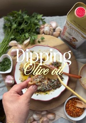 Una foto de Aceite de oliva con ajo confitado y romero