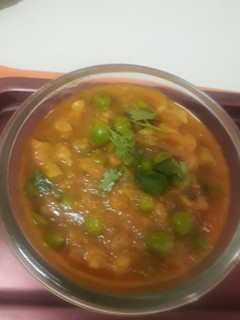 मटर आलू की सब्जी (matar aloo ki sabzi recipe in Hindi) रेसिपी मुख्य फोटो