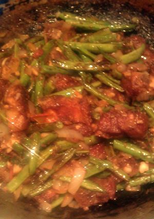 A picture of green beans with pork..
