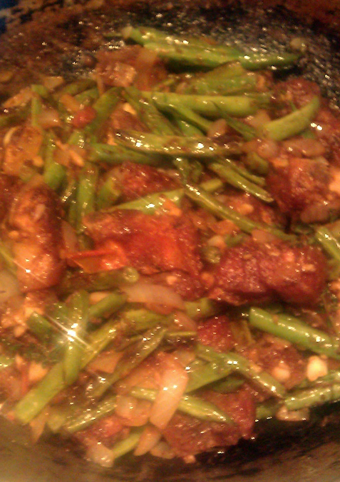 A picture of green beans with pork..