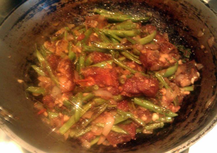 Simple Way to Make Speedy green beans with pork.