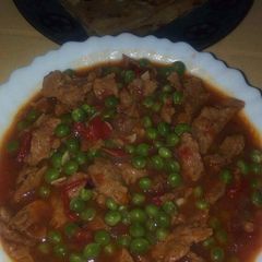 A picture of Stewed meat and peas.
