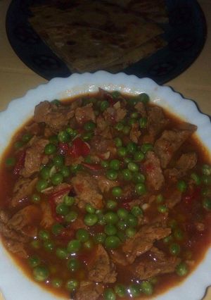 A picture of Stewed meat and peas.
