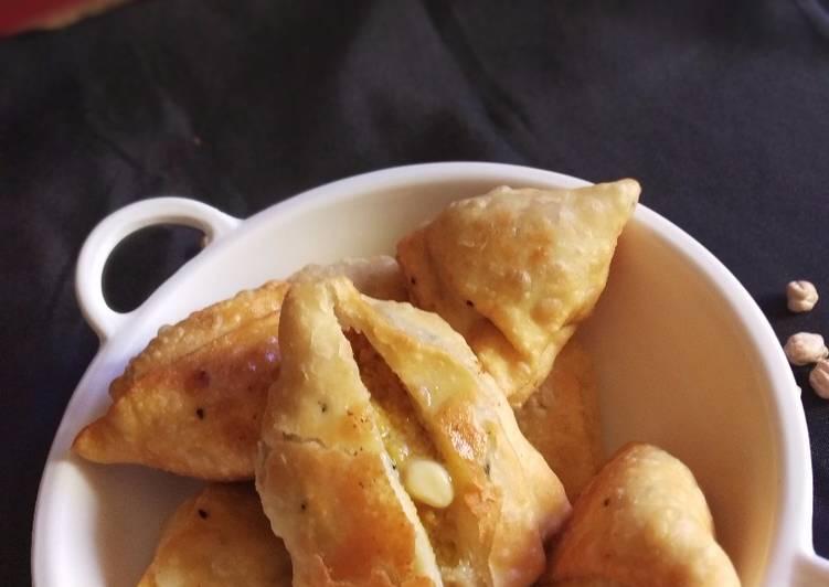 Recipe of Any-night-of-the-week Chana cheese samosa