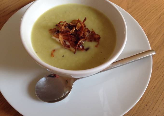 Leek and celery soup with spiced onions