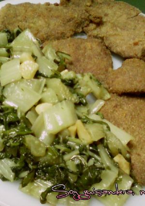 Una foto de Milanesas de hígado de cordero con acelgas rehogadas