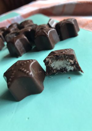 Una foto de Chocolates rellenos 🥥