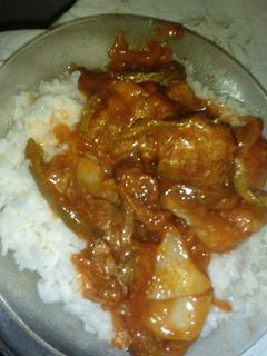 Una foto de Albóndigas al estofado con arroz