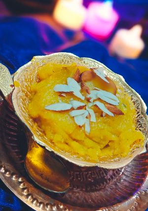 મગ ની દાળ નો શીરો (Moong Dal Sheera Recipe In Gujarati) રેસીપી મુખ્ય ફોટો