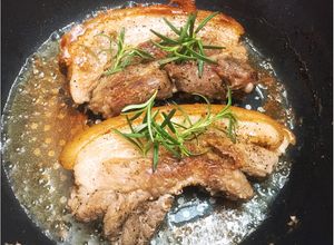 Hình của món Thịt heo rừng áp chảo.