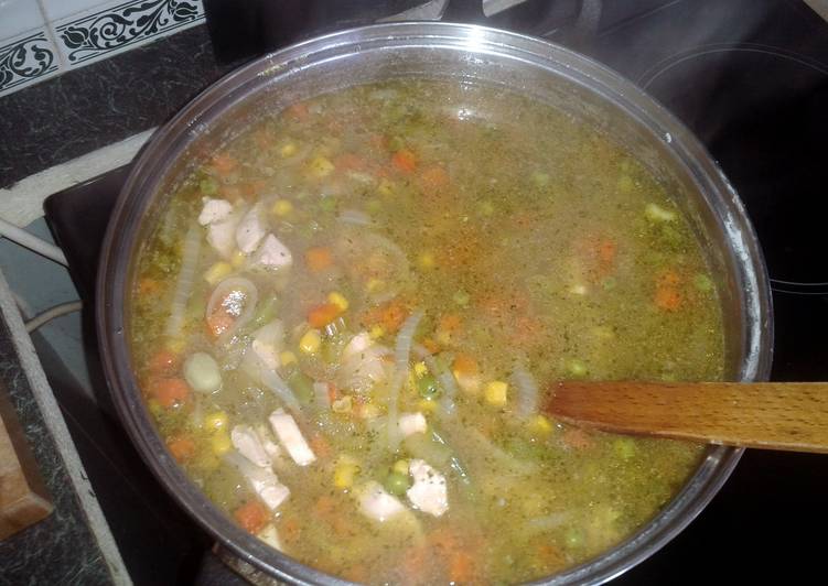Get Lunch of Easy Chicken Vegetable Soup