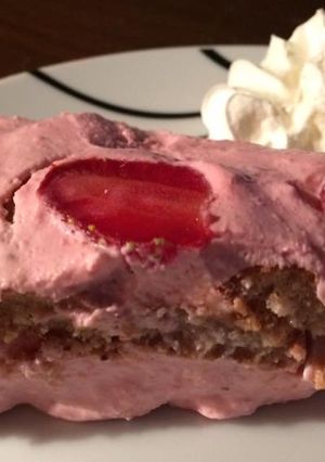 Túrós-mascarponés diabetikus epertorta (teljes kiőrlésű babapiskótával) recept fotója