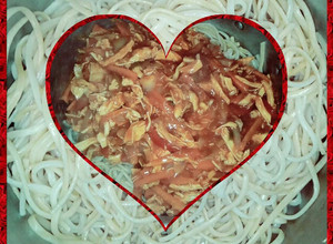 Una foto de Spaguettis con pollo