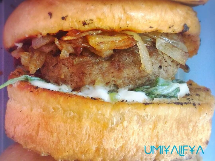 Langkah Mudah untuk Membikin Resep Lucy Juicy Beef Burger yang Lezat Anti Ribet, Mantap