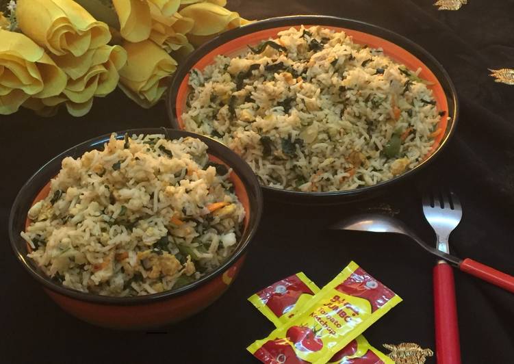Easiest Way to Make Any-night-of-the-week Manathakkali keerai (sunberry Leaves) Fried Rice
