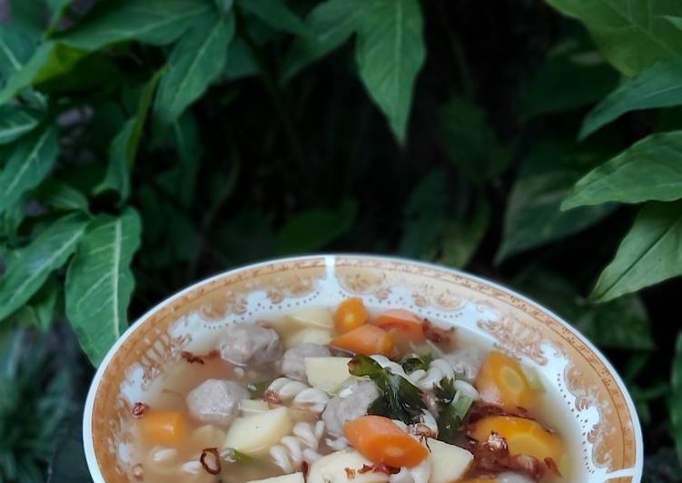 Cara Gampang Membuat Sop Bakso Makaroni yang Lezat Sekali