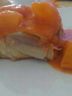 Una foto de Bonito con tomate natural