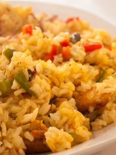 Una foto de Arroz basmati con salsa asiática