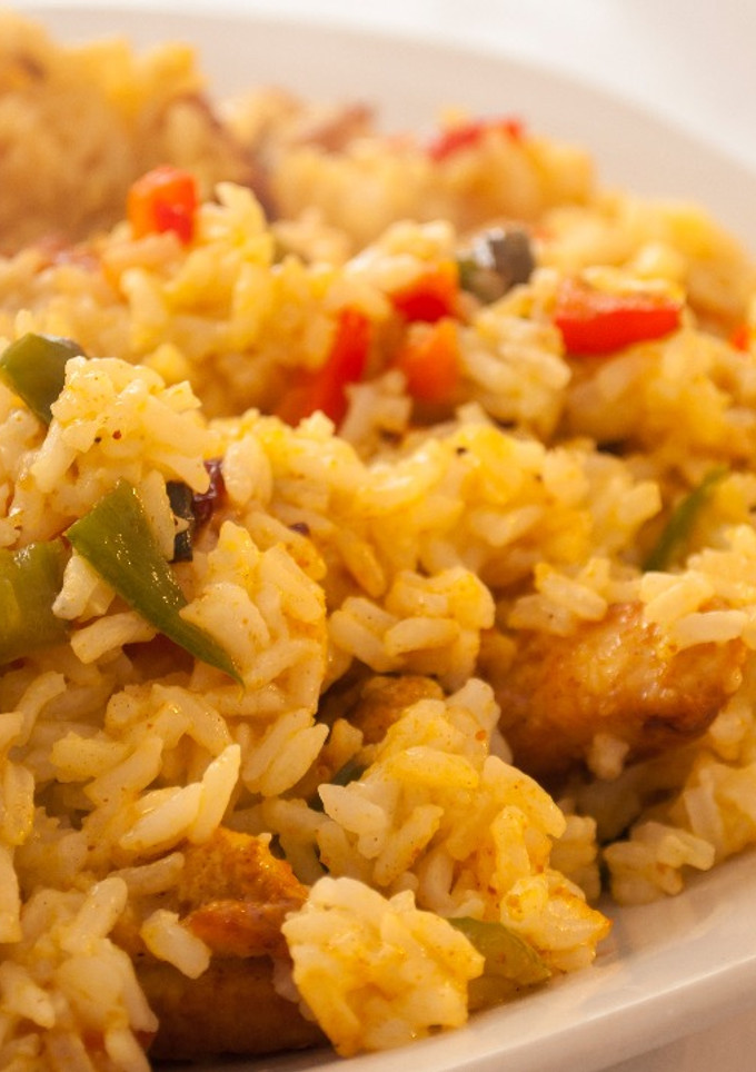 Una foto de Arroz basmati con salsa asiática