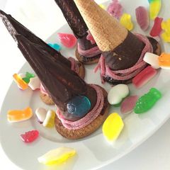 A picture of Witch hats for Halloween.