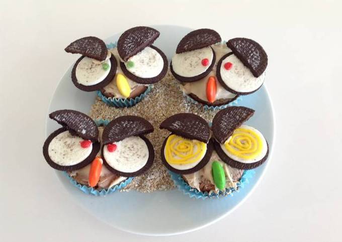 Owl cupcakes with Oreos for Halloween