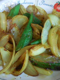 A picture of Curry flavored stir-fry with okra & onion.